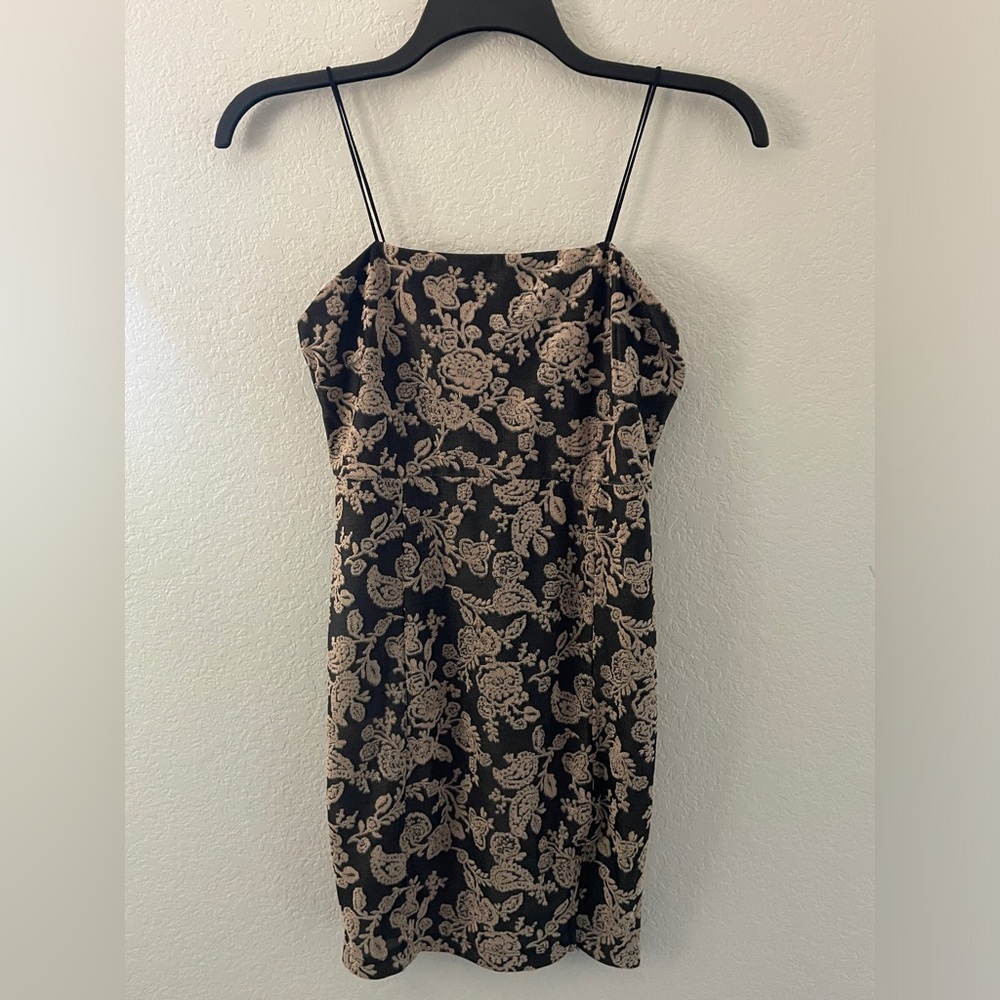 Forever 21 Beautiful black and gold/tan mini dress with small slit size M